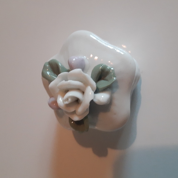 Small Floral trinket box 2" - Picture 2 of 5